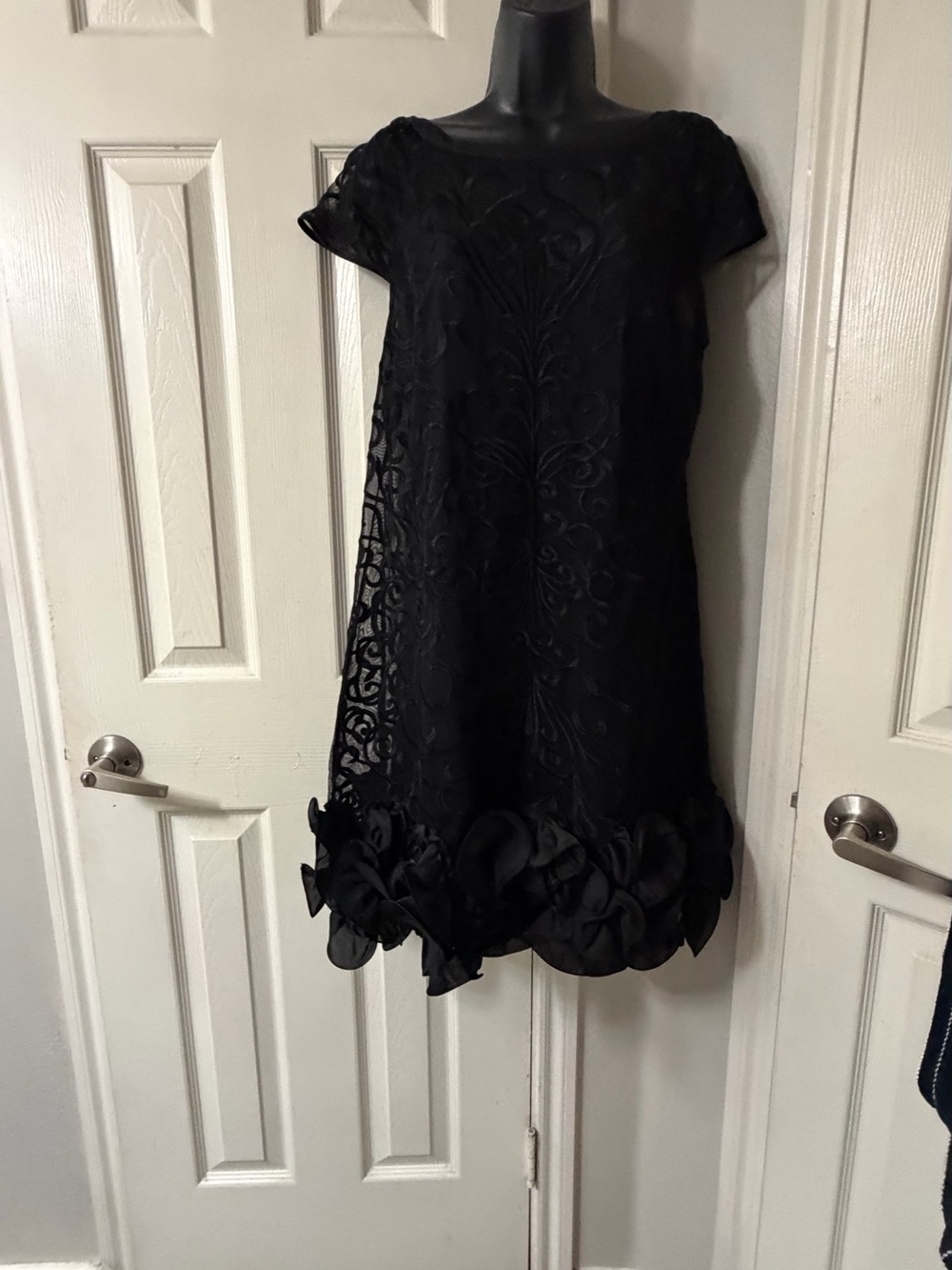 GUESS Floral Lace Ruffled Hem Dress in Black Size 14